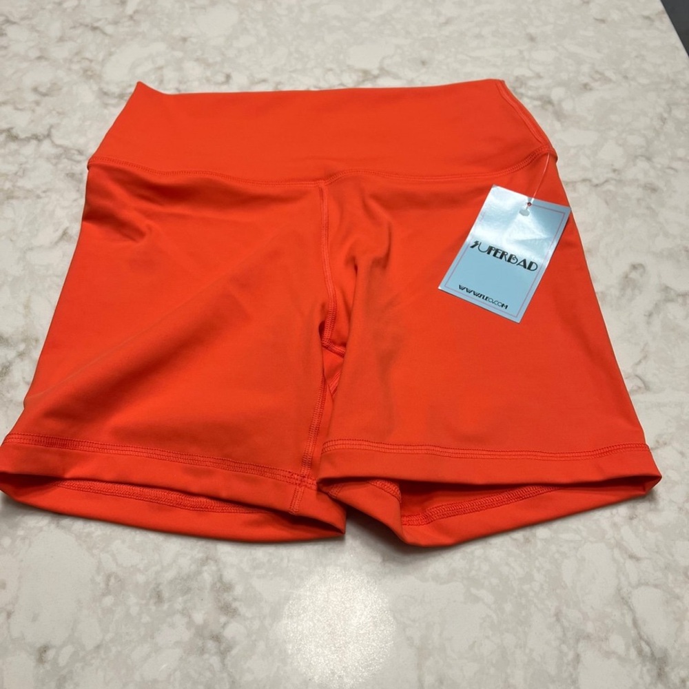 Fleo 6” inseam biker shorts, hot coral Janus fabric. Medium. NWT